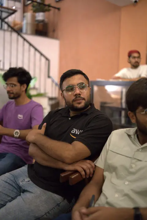Late-night coffee talk, Lahore 2026 photo 9